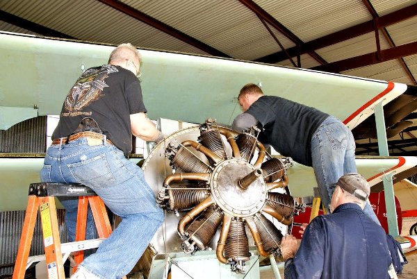 Removing the Fokker Dr.I fuel tank