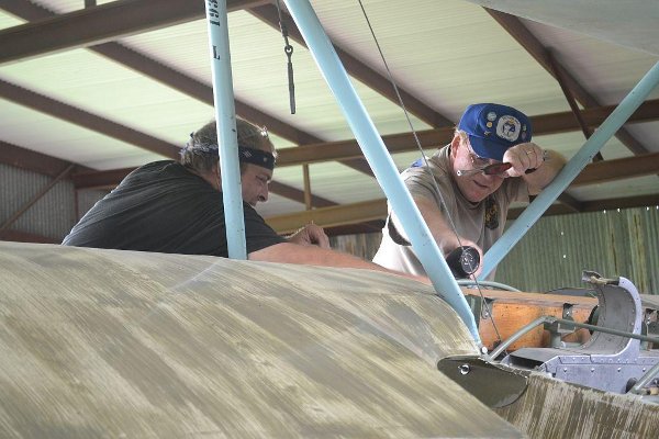 Adjusting the Fokker Dr.I fuel gauge